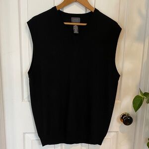 Men’s Merino Wool Black Sleeveless Sweater Vest lightweight layering minimalist